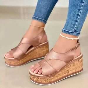Sandaler Fashion Wedge Womens Summer 2022 Casual Anti Slip Leather Toe Platform Shoes Rubber Bottom Buckle Elegant High Heel H2403280804