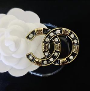 20 -styl retro marka podwójne litery projektanta broszki dla eleganckiej mody perłowej broszka broszka pin pin kobiet biżuteria ślubna akcesorium