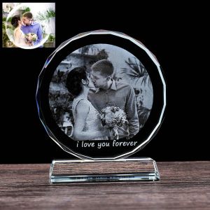 Skulpturer Anpassad rundform Crystal Glass Photo Frame Personaliserade figurer Kristallfödelsedagsvänner gåvor Heminredning