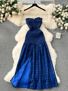 Casual klänningar sommar sexig axelbandslös rutig klänning kvinnor söt trä öronkant elastisk smal blå lång koreansk stil slit strandfest
