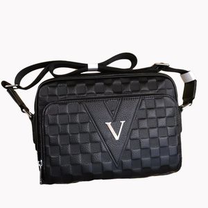 Klasyczna torba designerska mężczyźni wytłaczona torba crossbody torebka na ramię klucze portfel luksusowe mody torebki masy torebki dla mężczyzn torebki luksusowe torebki