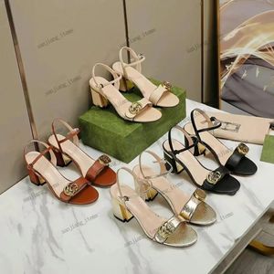 Sandali con tacco alto g firmati da donna in pelle 7CM 5cm Tacchi medi da donna Décolleté sandalo con fibbia alla caviglia Suola in gomma Ciabatte con tacco alto Summer Beach Scarpe da sposa di lusso sexy