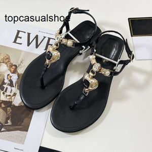 Chanellies Paris Sandal tofflor Kvinnor kanalerar Diamond Thong Pearl T Strap Slingbacks Interlocking Letters C Slides Sandaler Waterfront Slip On Mule Summer