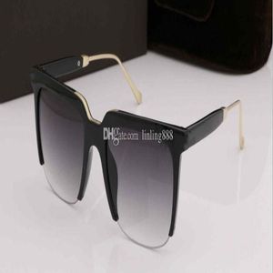 2023 Luxury Fashion Summer Solglasögon för män Kvinnor Style Anti-ultraviolet Retro Plate Plank Frame Fashion Gereglasses Random Box 0236T