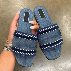 Lüks kadın tasarımcı sandalet terlik slayt yaz yaz düz dipli kot terlikler patchwork açık ayak parmağı sandal düz slip-on kot bez ayakkabı katırlar 35-41