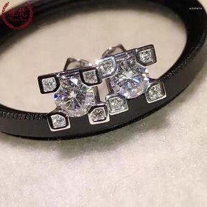 Kolczyki stadninowe Kobiety Classic 4 Claw 925 Srebrny 0,5 karat 8 Heartarrow D Color Moissanite Całkowita 1 test diamentów CT przeszłość