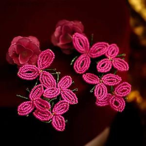 Orecchini con nappe con perline con fiori di fascino per le donne Design esagerato Orecchino rosa Dop Personalizzato Nuovi gioielli all'ingrosso Y240328