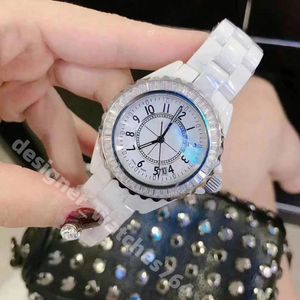 Watcher Watch Women الشهيرة Ceramick White and Black Diamond Watchs Wastswatches Quartz Fashion Watches Classic Watches ذات جودة عالية من الياقوت تصميم جودة عالية الجودة