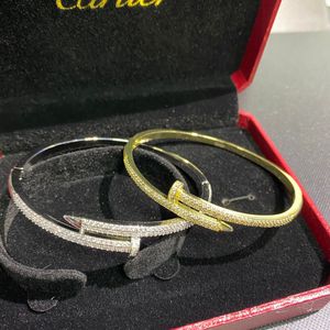 Lüks Marka Bilezik Tasarımcısı Bracelhigh Kaliteli Marka Kadın Mücevherler Barkır Kadın Erkekler İçin Yüksek Kalite Modaya Modaya Gizli Homme Anma Günü Tatil Hediyeleri Ebedi