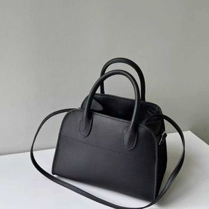 The Row New Margaux 10 Premium Leather Leather ، حقيبة حمل جلد البقر ، وتنقل حقيبة واحدة من الكتف Crossbody Women's Rag 240328