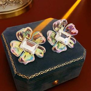 Urok Acryl Flower Coldings for Women Fashion Temperament Rhinestone Studs Kolczyki Lekkie luksusowe biżuterię fabrycznie hurtowy Y240328