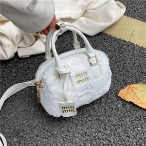 Stores Export Designer Shoulder Bags Womens Bag 2024 New Fashion Versatile High Grade Cute Plush Handbag Single Shoulder Crossbody