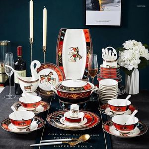 Plates europeiska bordsartiklar Set porslinskålar gåvor Jingdezhen keramik