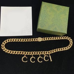 Gold Brass Necklace Fashion Letter Pendant Chain Necklace Designer för kvinnor Temperament Designer smycken gratis porto.