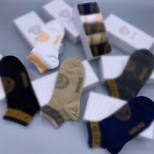 Designer-Herren- und Damensocken, acht Luxus-Sportarten, vier Jahreszeiten, Buchstabendruck, Marke, Baumwolle, Herren- und Damen-Strumpfband-Box-Set, Geschenk