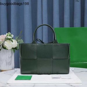 BottegvenetsハンドバッグArco Tote Bagsバッグレディースハンドヘルド織り6枚の小さなシープスキンワンショルダークロスボディ