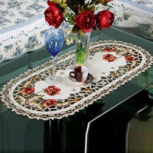 テーブルクロス1PCオーバルヴィンテージの刺繍レーステーブルクロスエレガントヨーロッパの素朴な花飾りサテン生地の衣服