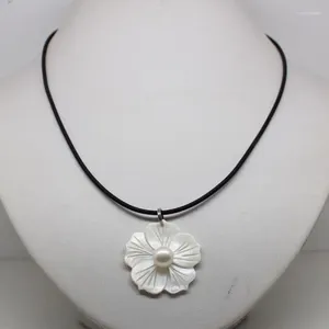 Pendants Fashion Natural White Freshwater Mother Of Pearl Shell Flower Pendant