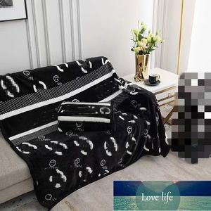 Fashion Light LUX Brand Coral Fleece Big Brands Classic Style Flannel Gift Blanket Sofa Cover Travel Cover Blankets Wholesale