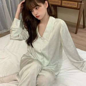 Hemkläder Spring Pyjamas Sleep Set Långärmkläder Kvinnor Satin Pyjamas Suit Casual Lapel Nightwear Luxury Shirtpants Lingerie