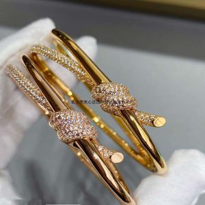 Designer v Semi-Diamond Knot Bracelet CNC Diamonds Handmanding Handmanding Miamonds Systr