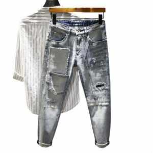 Erkekler Koreli Versi Modaya uygun patchwork ctrasting renk delikleri ince uyduran küçük bacak pantolonları yırtık erkek kot pantolon 179c#
