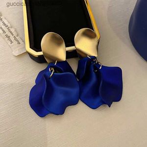 Charm Colorful Rose Petal Drop Earrings For Women Girls Personality Simple Dangle Earrings Party Wedding Ear Jewelry Y240328