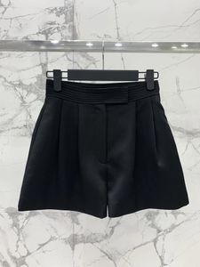 Shorts femininos com perna larga são elegantes e elegantes