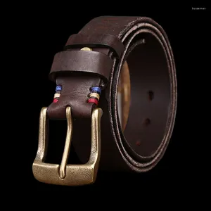 Cinture Cintura da uomo in vera pelle con design reversibile e motivo intagliato
