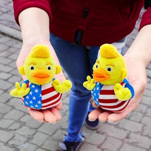 Rolig Trump plysch anka amerikansk flagga plysch tecknad fylld djurdocka anka leksak