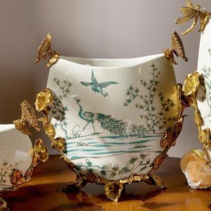 花瓶ヨーロッパ様式のアメリカの新古典的な青と白の陶器が銅製の手描きの家の装飾装飾装飾
