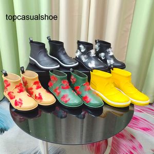 Chanelllies C canaliza o tornozelo chan de chuva impressão botas de bloqueio de veludo bordado de lã de lã tpu bota de neve paris feminino sapatos de pele de pele de pumpa curta tornozelo