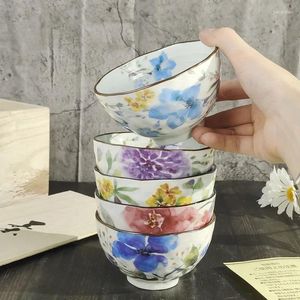 Tigelas de estilo japonês Mino Yaki e flores de cerâmica azul Série Jinrongchun Underglaze Tigela de arroz colorida cinco talheres conjunto