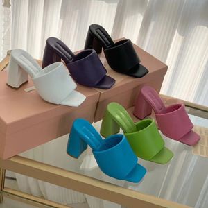 Sandálias de designer Top Verão Mulheres Sandálias Planas Sandálias de Couro de Luxo Moda Salto Plano Sapatos Femininos Roxo Sapatos de Fábrica de Alta Qualidade com Caixa Grande Tamanho 35-41