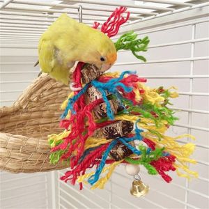 他の鳥の供給カラフルなリネンロープオウムバイトぶら下がっているおもちゃの記事