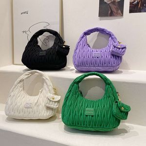 Butiker exportdesigner axelväskor mångsidig väska 2024 fashionabla textur veckad armhåla handväska enkel mode