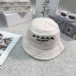 Designer Hats For Womens And Mens Lamb Fleece Solid Autumn And Winter Fashion Casual Luxury Bucket Hats