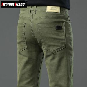 Herbstmenschen schlanke Stretchjeans modische und vielseitige weiche Stoff Denimhose Armee Grüne Kaffee Männliche Brandhose 240321