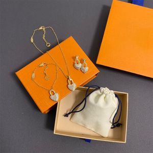 Halsband pendelle hjärtdesigner armband pärla kedja mode örhängen guld lyxig för kvinnor mode älskar smycken original present303d