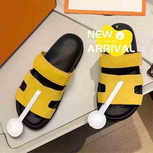 Дизайнер с тапочкой 2024 Top Women Designers Flat Slides Sandals Foam Runner Platform Подлинная кожа