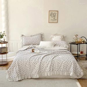 Set di biancheria da letto Set da 4 pezzi Lenzuolo trapuntato estivo floreale francese piccolo in cotone lavato e lino, adatto per letto matrimoniale singolo