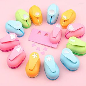 Украшение вечеринки 1PCS среднего размера DIY Maker Maker Craft Art Hole Punch Punch Speper Punger Kids ScrapBooking форма случайным образом