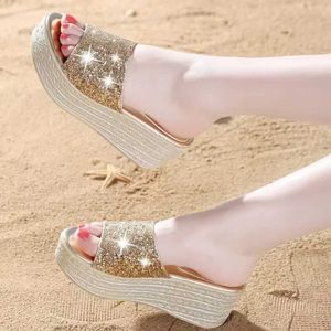 Pantofole luccyever oro oquanti d'argento zeppe per donne 2023 estate a punta di piedi sandali Woman tacchi alti diapositive signore 40 H240517
