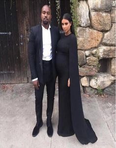 Kim Kardashian Black Celebrity Dresses Jewel Neck Satin Red Carpet Evening Dreest with Cape Sheath Sweep Train 고딕 20162399483