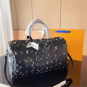 Designer Duffle Påsar Håller handväska Bag bagage helgen rese väskor män kvinnor bagage resor av hög kvalitet modestil keepall axelväska dhgate mens