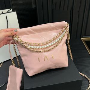 Oljevaxläder Kvinnor Designer Mini Garbag Bag Pearl Chain Carved Letters Hardware Gold/Silver Coins Charm Glossy Shoulder Cross Handväska med dragkedja Wallet 24x21cm