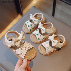 Sandals Girls Sandals 2024 New Fashion Princess Shoes Soft Sole Size 22-31 Childrens Beach Shoes Embroidered Childrens Summer Roman Shoes Q240328