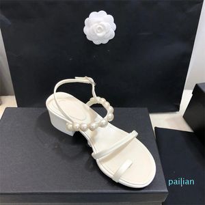 2024 Luksusowe kryształowe cielę skórzane pikowana platforma Lady Casual Sandal Black Buty Designer Kobiety płaskie sandały 35-41
