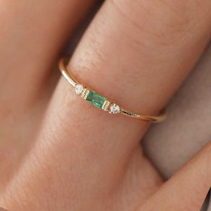 Pierścienie klastra cienkie delikatne pierścienie układania dla kobiet eleganckie mini 3 kolor kryształ cyrkon maleńki wieczność pierścień mody biżuteria176r
