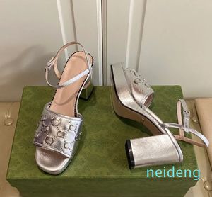 Designer Sandali estivi Open Toe Tacco spesso Donna Nero Rosa Oro Scarpe in pelle Scarpe col tacco alto Piattaforma Sandalo romano 2024